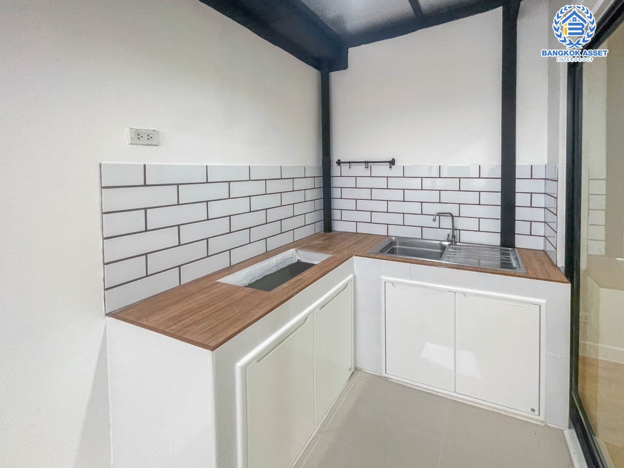 *****ทาวน์เฮ้าส์มือสอง ม.เดอะคอนเนค37 หลักสี่-ดอนเมือง เนื้อที่ 18.2 ตร.ว. ฟังก์ชัน 3 ห้องนอน 2 ห้องน้ำ 1 ที่จอดรถ บ้านสวย สภาพใหม่ บนทำเลโซนเมือง เชื่อมต่อถนนสรงประภา, ถนนแจ้งวัฒนะ ใกล้รถไฟฟ้าสายสีแดง "สถานีดอนเมือง"